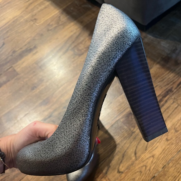 Calvin Klein Elita Stacked Heel Pump Metallic Silver - Picture 9 of 12